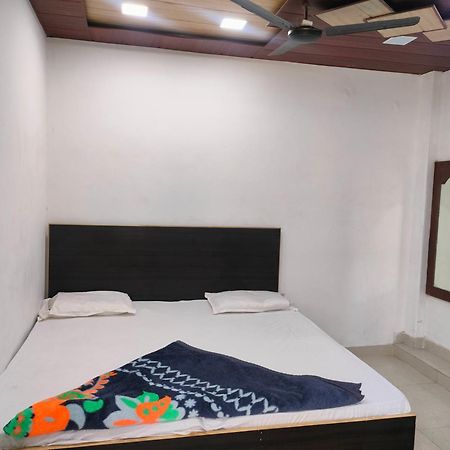 R G Sewa Sadan Hotel Mathura Buitenkant foto